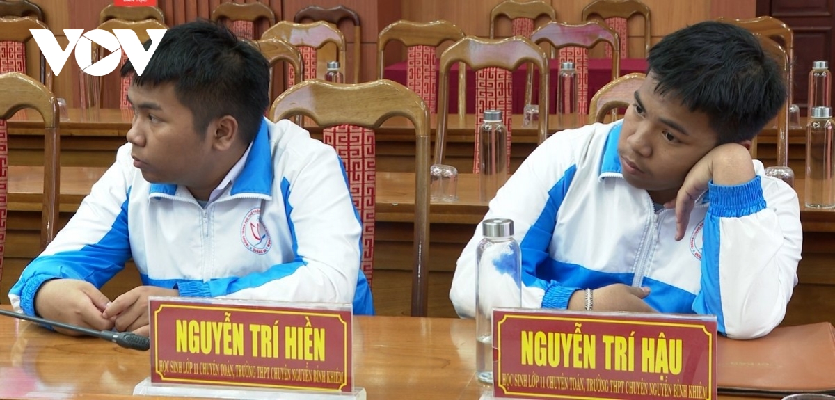 Anh em song sinh xứ Quảng cùng đoạt giải toán quốc tế